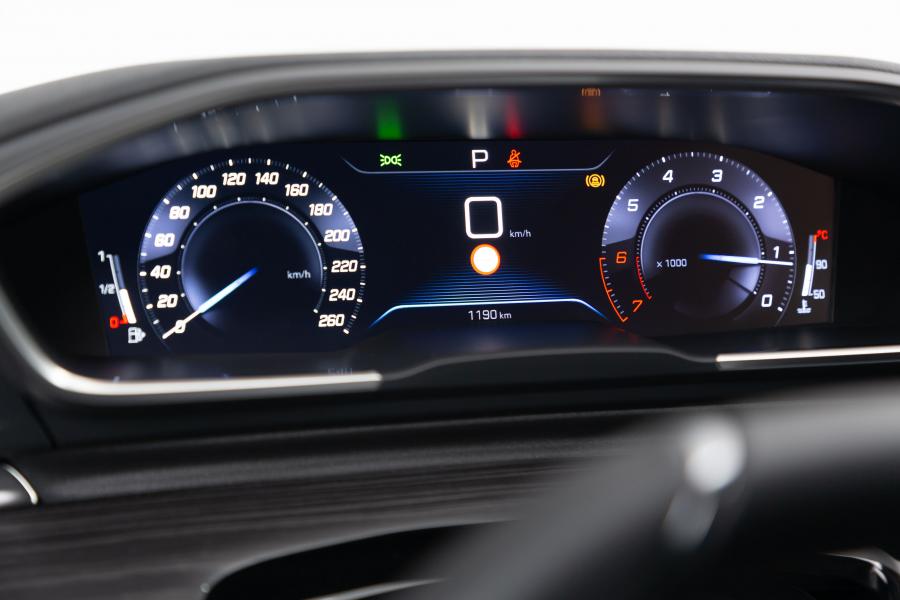 Панель приборов Peugeot 508 SW GT 2018 года  (WW) (фото 21 из 42)